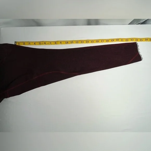 Lululemon Women’s Tight Stuff II-Reflective Details on Bottom of Leggings-Size 8 - Picture 12 of 12